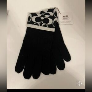 Bundle🧤Coach Black and Silver Patterned Gloves & Scarf 🧣